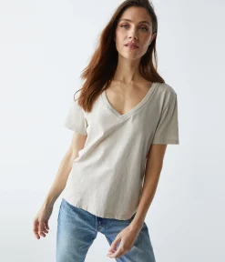 Daria V-Neck Tee