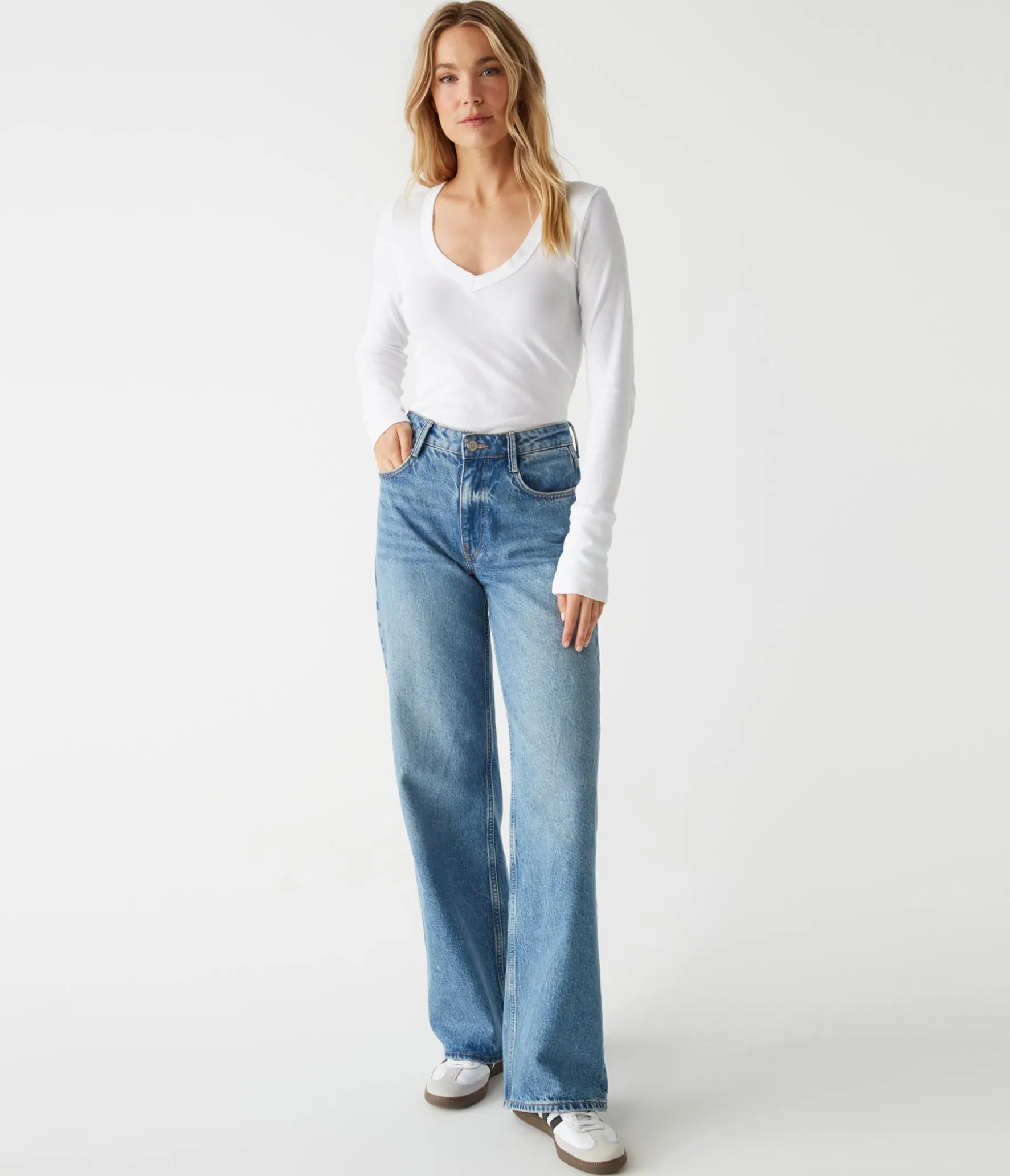 Molly V-Neck Tee